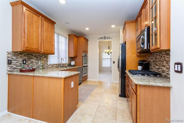 3805 W Winding Brook Circle 22, Rochester Hills, MI 48309