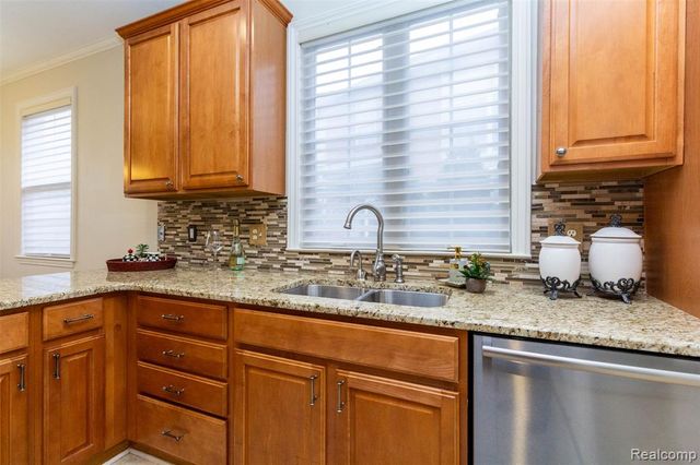 3805 W Winding Brook Circle 22, Rochester Hills, MI 48309