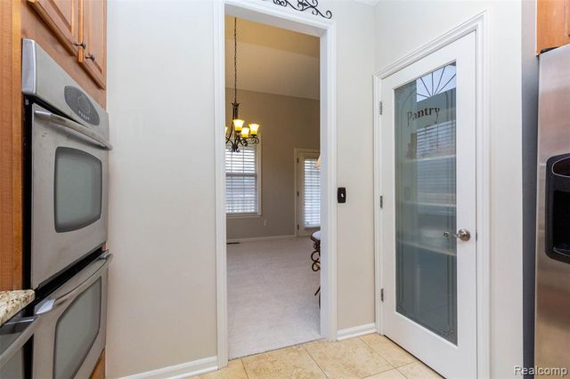 3805 W Winding Brook Circle 22, Rochester Hills, MI 48309