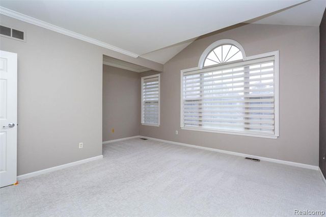 3805 W Winding Brook Circle 22, Rochester Hills, MI 48309