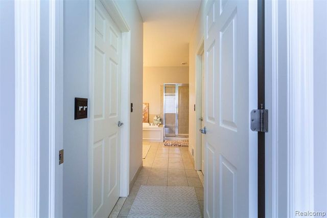 3805 W Winding Brook Circle 22, Rochester Hills, MI 48309