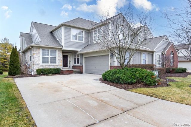 3805 W Winding Brook Circle 22, Rochester Hills, MI 48309