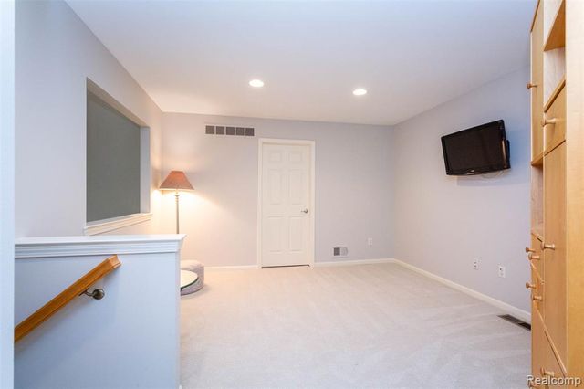 3805 W Winding Brook Circle 22, Rochester Hills, MI 48309