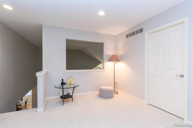 3805 W Winding Brook Circle 22, Rochester Hills, MI 48309
