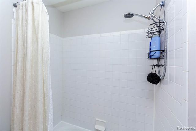 3805 W Winding Brook Circle 22, Rochester Hills, MI 48309