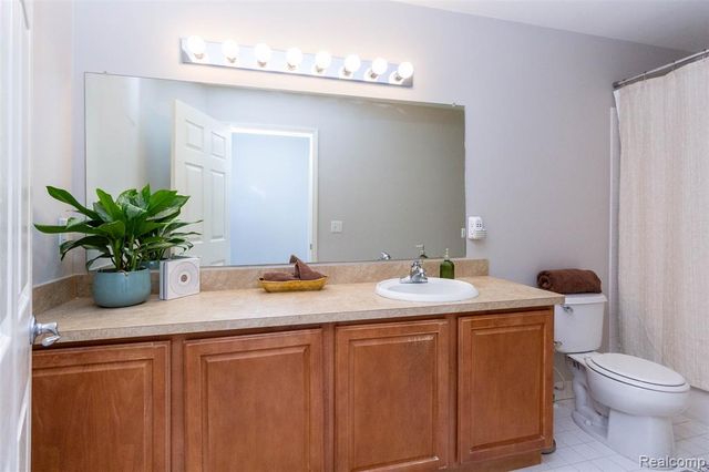 3805 W Winding Brook Circle 22, Rochester Hills, MI 48309