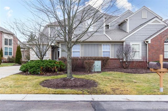 3805 W Winding Brook Circle 22, Rochester Hills, MI 48309