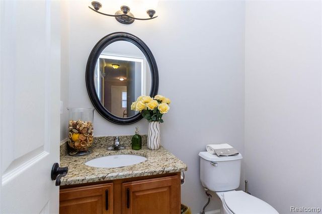 3805 W Winding Brook Circle 22, Rochester Hills, MI 48309