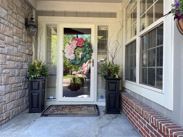 3805 W Winding Brook Circle 22, Rochester Hills, MI 48309