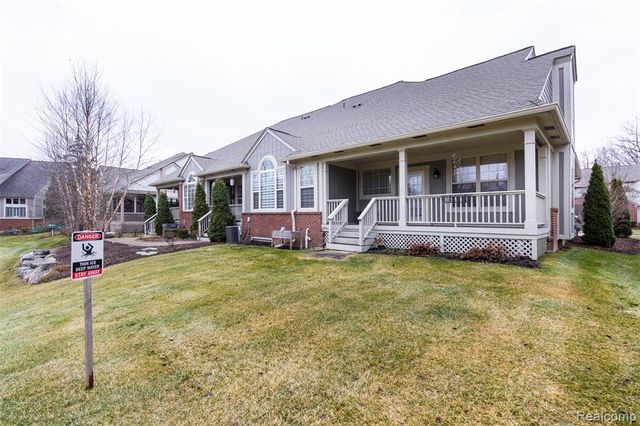 3805 W Winding Brook Circle 22, Rochester Hills, MI 48309