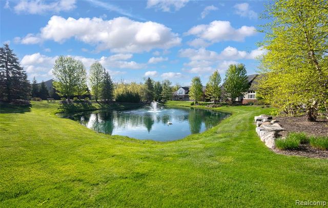 3805 W Winding Brook Circle 22, Rochester Hills, MI 48309