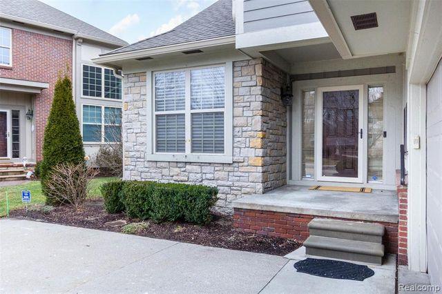 3805 W Winding Brook Circle 22, Rochester Hills, MI 48309