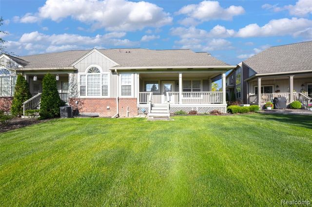 3805 W Winding Brook Circle 22, Rochester Hills, MI 48309
