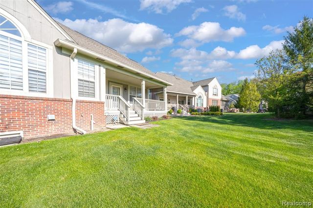 3805 W Winding Brook Circle 22, Rochester Hills, MI 48309