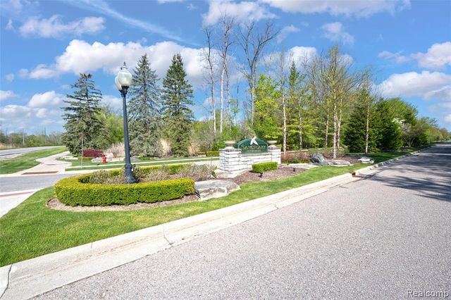3805 W Winding Brook Circle 22, Rochester Hills, MI 48309