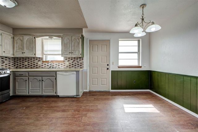 1008 S Morgan Drive, Moore, OK 73160
