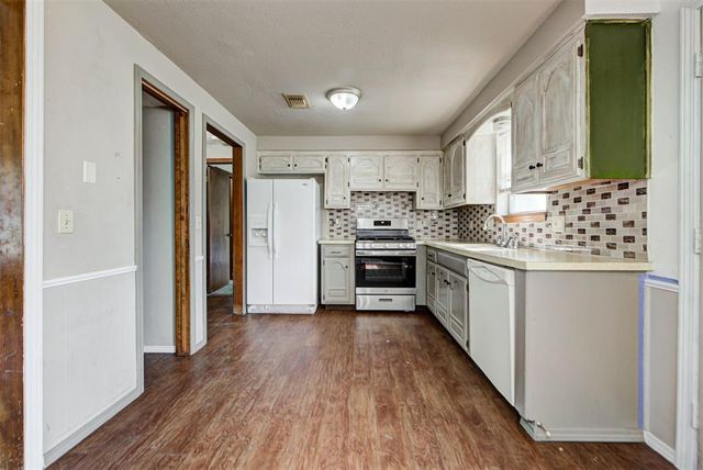 1008 S Morgan Drive, Moore, OK 73160