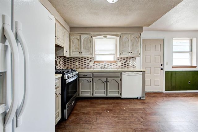 1008 S Morgan Drive, Moore, OK 73160