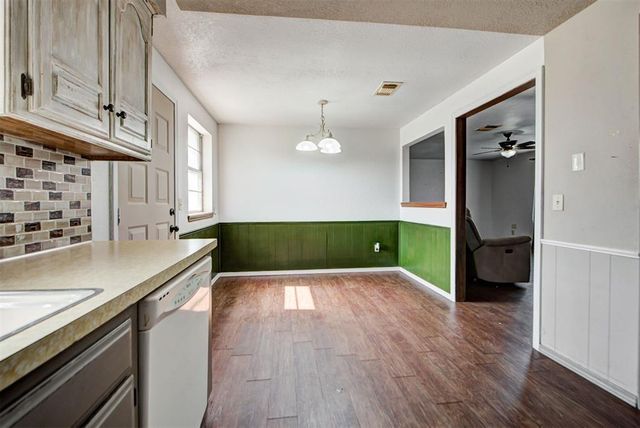 1008 S Morgan Drive, Moore, OK 73160