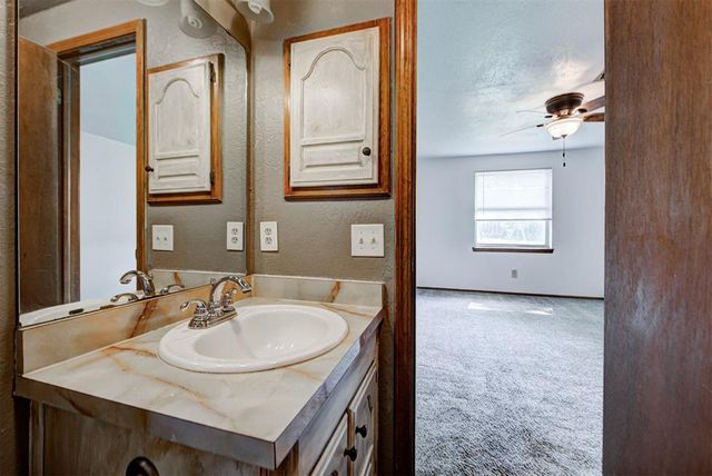 1008 S Morgan Drive, Moore, OK 73160