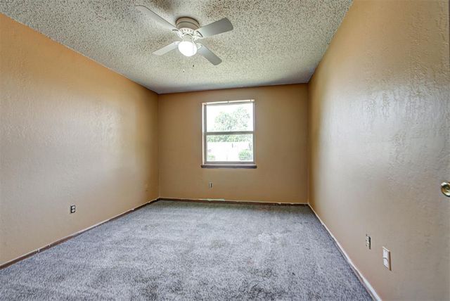 1008 S Morgan Drive, Moore, OK 73160