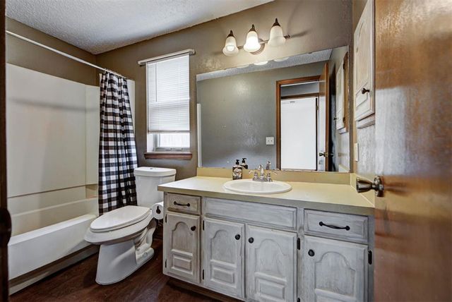 1008 S Morgan Drive, Moore, OK 73160