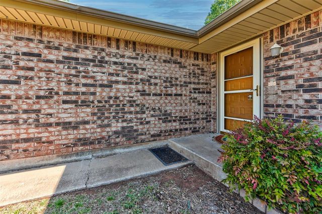 1008 S Morgan Drive, Moore, OK 73160