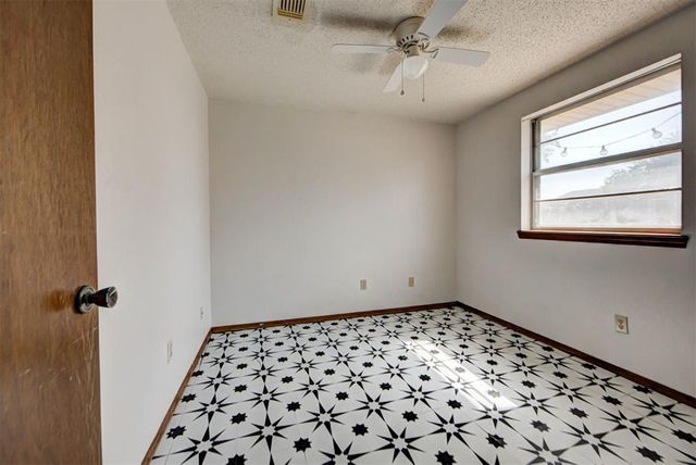 1008 S Morgan Drive, Moore, OK 73160