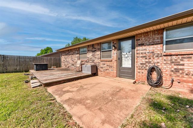 1008 S Morgan Drive, Moore, OK 73160