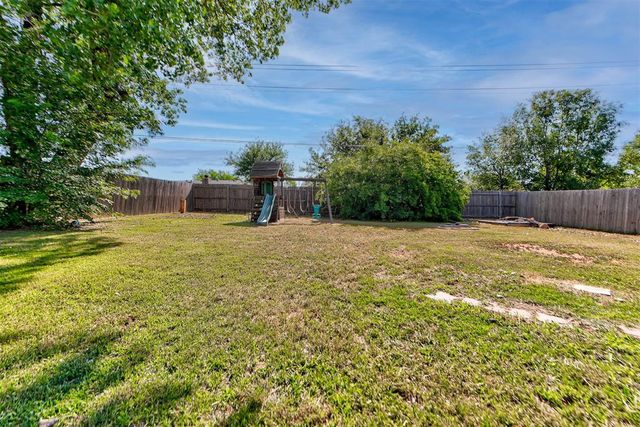 1008 S Morgan Drive, Moore, OK 73160