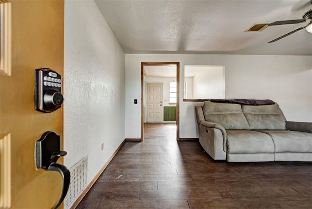1008 S Morgan Drive, Moore, OK 73160