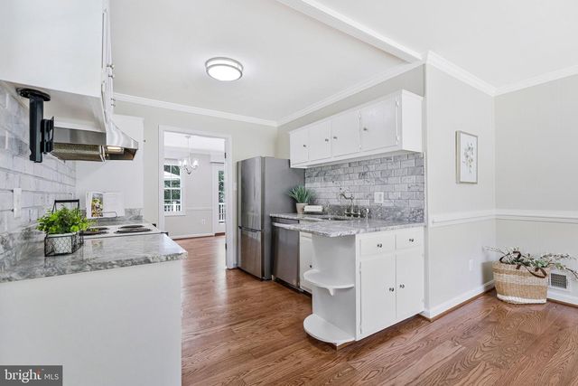 8322 BRIAR CREEK DR, Annandale, VA 22003