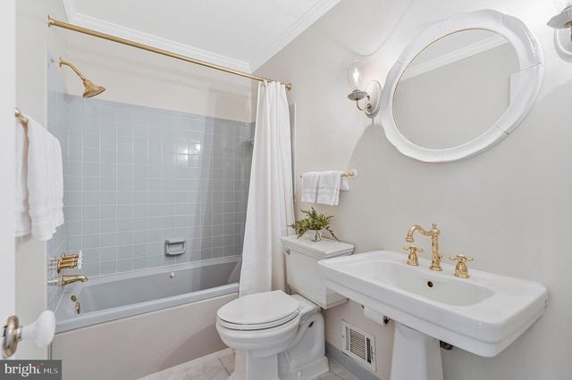 8322 BRIAR CREEK DR, Annandale, VA 22003