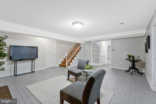 8322 BRIAR CREEK DR, Annandale, VA 22003