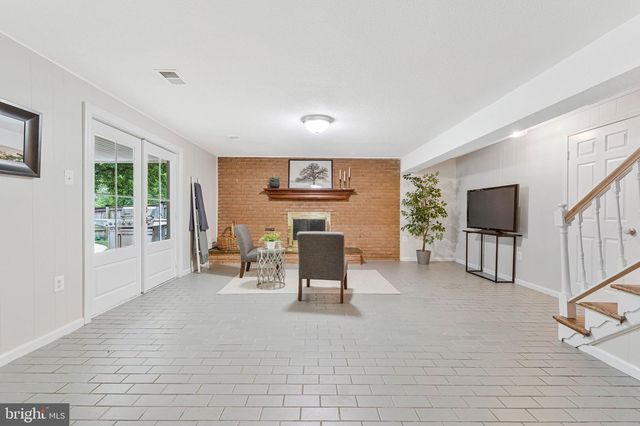 8322 BRIAR CREEK DR, Annandale, VA 22003