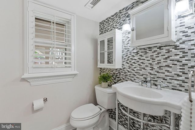 8322 BRIAR CREEK DR, Annandale, VA 22003