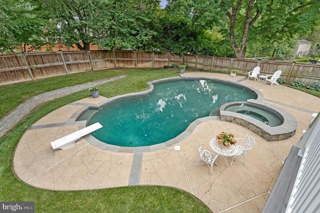 8322 BRIAR CREEK DR, Annandale, VA 22003