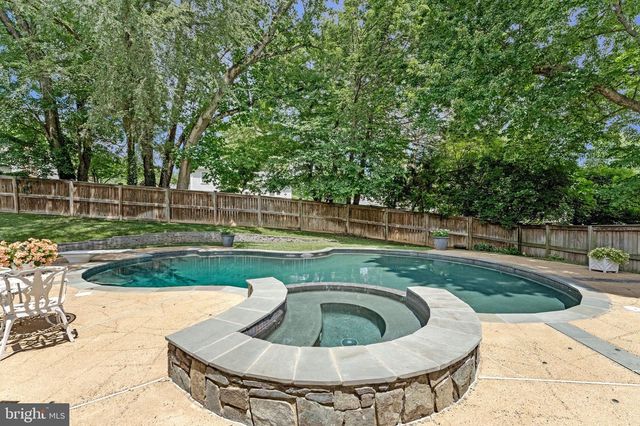 8322 BRIAR CREEK DR, Annandale, VA 22003