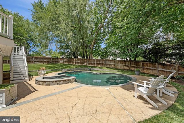 8322 BRIAR CREEK DR, Annandale, VA 22003