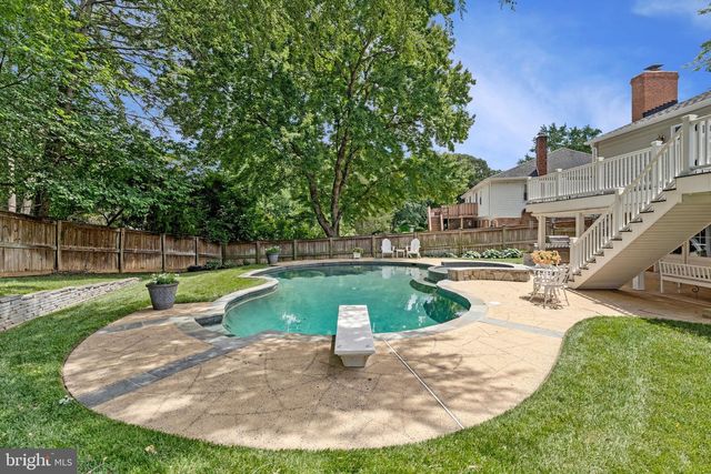 8322 BRIAR CREEK DR, Annandale, VA 22003
