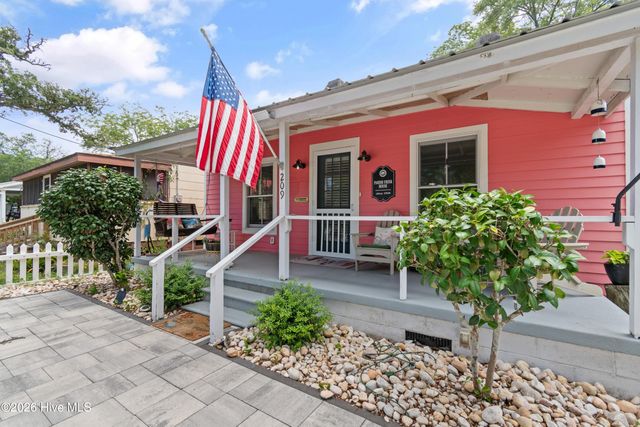 209 W St George Street, Southport, NC 28461