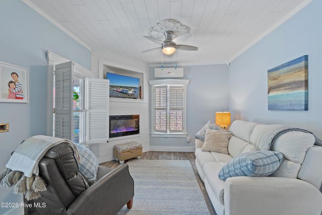 209 W St George Street, Southport, NC 28461
