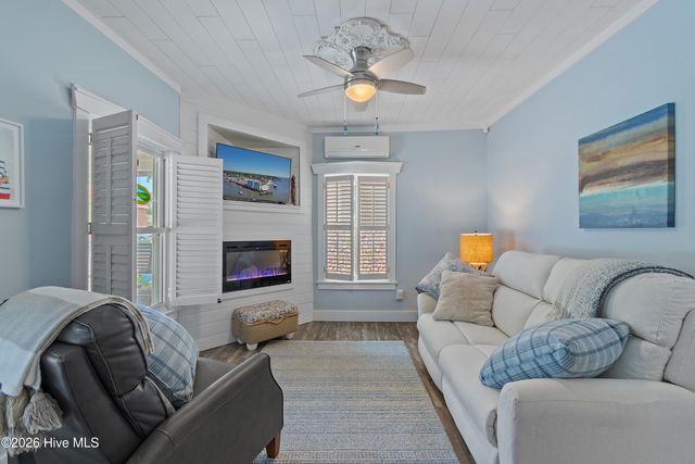 209 W St George Street, Southport, NC 28461