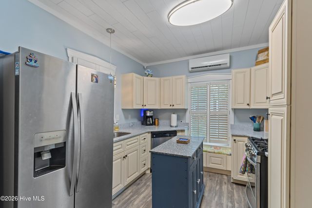 209 W St George Street, Southport, NC 28461