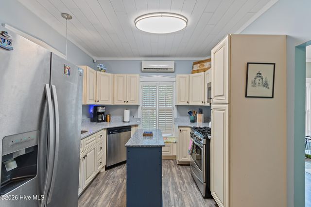 209 W St George Street, Southport, NC 28461
