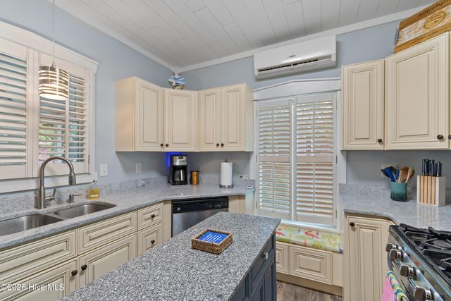 209 W St George Street, Southport, NC 28461