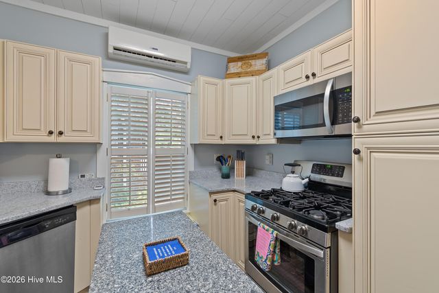 209 W St George Street, Southport, NC 28461