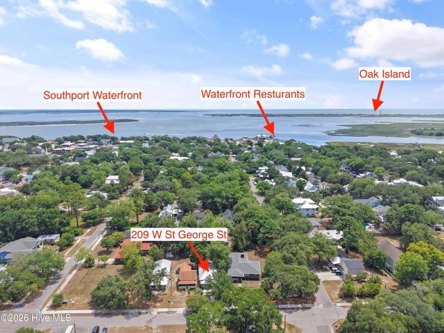 209 W St George Street, Southport, NC 28461