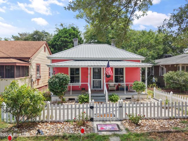 209 W St George Street, Southport, NC 28461