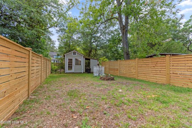 209 W St George Street, Southport, NC 28461